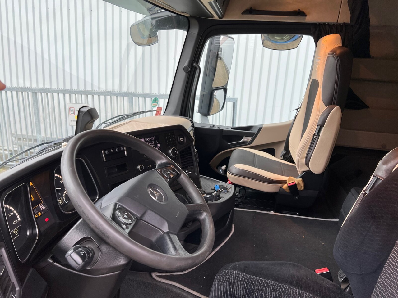 Mercedes-Benz Actros 1848 L 4x2 Actros 1848 L 4x2, Retarder, Getreidekipper ca. 16m³ - Kravas automašīna pašizgāzējs: foto 5 Mercedes-Benz Actros 1848 L 4x2 Actros 1848 L 4x2, Retarder, Getreidekipper ca. 16m³ - Kravas automašīna pašizgāzējs: foto 5