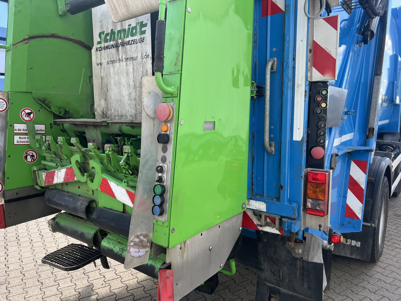 Mercedes-Benz Actros 2032 LA 4x4 Actros 2032 LA 4x4, Faun Variopress 310 ca. 10m³, Zöller Schüttung - Atkritumu vedējs: foto 3 Mercedes-Benz Actros 2032 LA 4x4 Actros 2032 LA 4x4, Faun Variopress 310 ca. 10m³, Zöller Schüttung - Atkritumu vedējs: foto 3