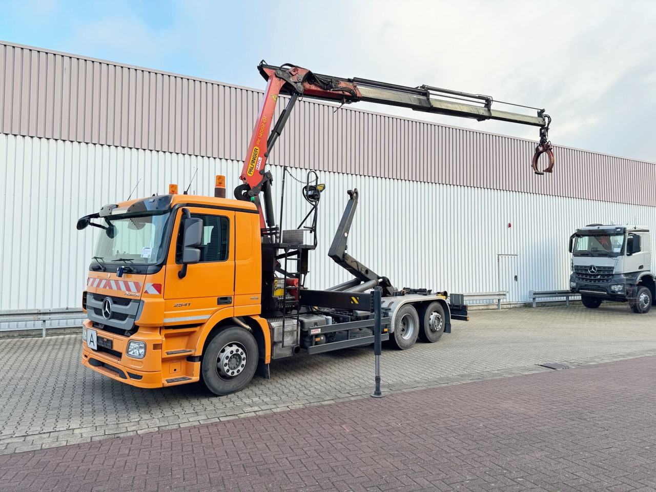 Mercedes-Benz Actros 2541 L 6x2 Actros 2541 L 6x2, Lenkachse, Meiller RK 20.65, Kran Palfinger PK 14002-EH, Funk - Pacēlājs ar āķi, Kravas auto ar manipulatoru: foto 1 Mercedes-Benz Actros 2541 L 6x2 Actros 2541 L 6x2, Lenkachse, Meiller RK 20.65, Kran Palfinger PK 14002-EH, Funk - Pacēlājs ar āķi, Kravas auto ar manipulatoru: foto 1