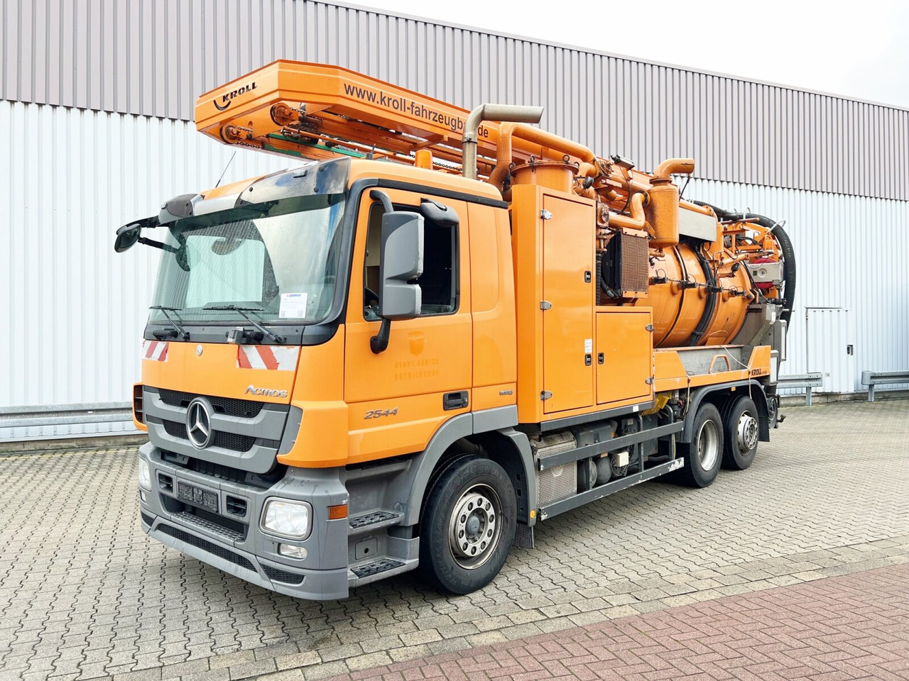 Mercedes-Benz Actros 2544 L 6x2 Actros 2544 L 6x2, Lenkachse, Kroll Saug-/Spülwagen ca. 12m³, Funk - Asenizācijas mašīna: foto 1 Mercedes-Benz Actros 2544 L 6x2 Actros 2544 L 6x2, Lenkachse, Kroll Saug-/Spülwagen ca. 12m³, Funk - Asenizācijas mašīna: foto 1