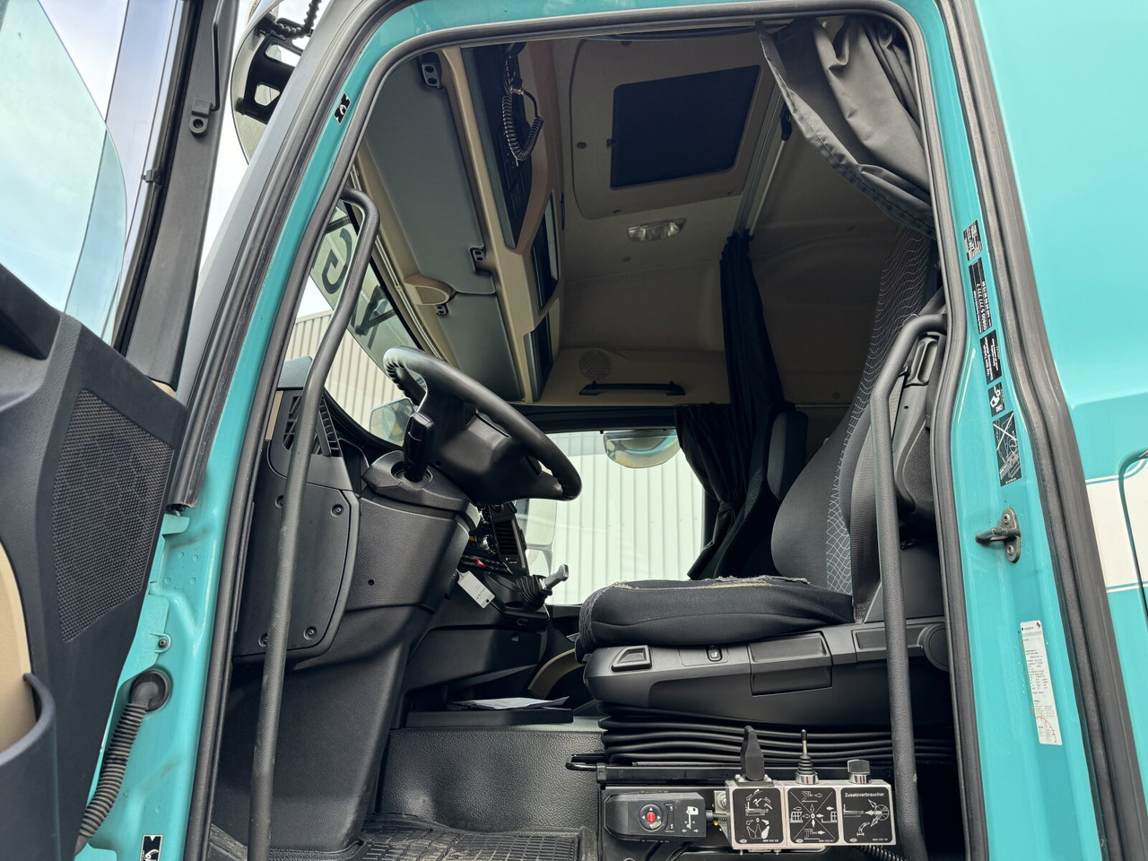 Mercedes-Benz Actros 2545 L 6x2 Actros 2545 L 6x2/46, Retarder, Lenk-/Liftachse, StreamSpace, Navi - Pacēlājs ar āķi: foto 2 Mercedes-Benz Actros 2545 L 6x2 Actros 2545 L 6x2/46, Retarder, Lenk-/Liftachse, StreamSpace, Navi - Pacēlājs ar āķi: foto 2