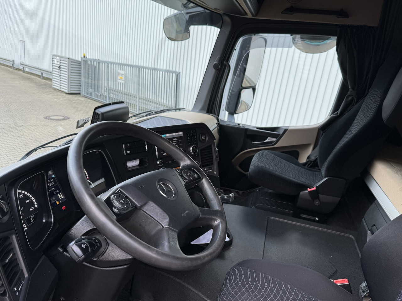 Mercedes-Benz Actros 2545 L 6x2 Actros 2545 L 6x2/46, Retarder, Lenk-/Liftachse, StreamSpace, Navi - Pacēlājs ar āķi: foto 3 Mercedes-Benz Actros 2545 L 6x2 Actros 2545 L 6x2/46, Retarder, Lenk-/Liftachse, StreamSpace, Navi - Pacēlājs ar āķi: foto 3