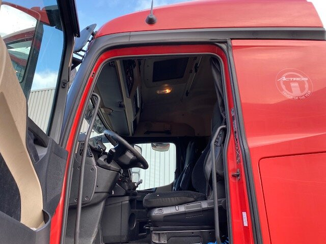 Interior photo 3: Mercedes-Benz Actros 2545 L 6x2 Actros 2545 L 6x2, StreamSpace, Liftachse, Bi-Xenon līzingu Mercedes-Benz Actros 2545 L 6x2 Actros 2545 L 6x2, StreamSpace, Liftachse, Bi-Xenon