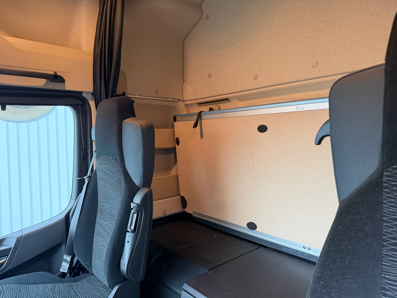 Mercedes-Benz Actros 2546 L 6x2 Actros 2546 L 6x2, Retarder, Lenk-/Liftachse, MultimediaCockpit, StreamSpace - Šasija kravas automašīna: foto 5 Mercedes-Benz Actros 2546 L 6x2 Actros 2546 L 6x2, Retarder, Lenk-/Liftachse, MultimediaCockpit, StreamSpace - Šasija kravas automašīna: foto 5