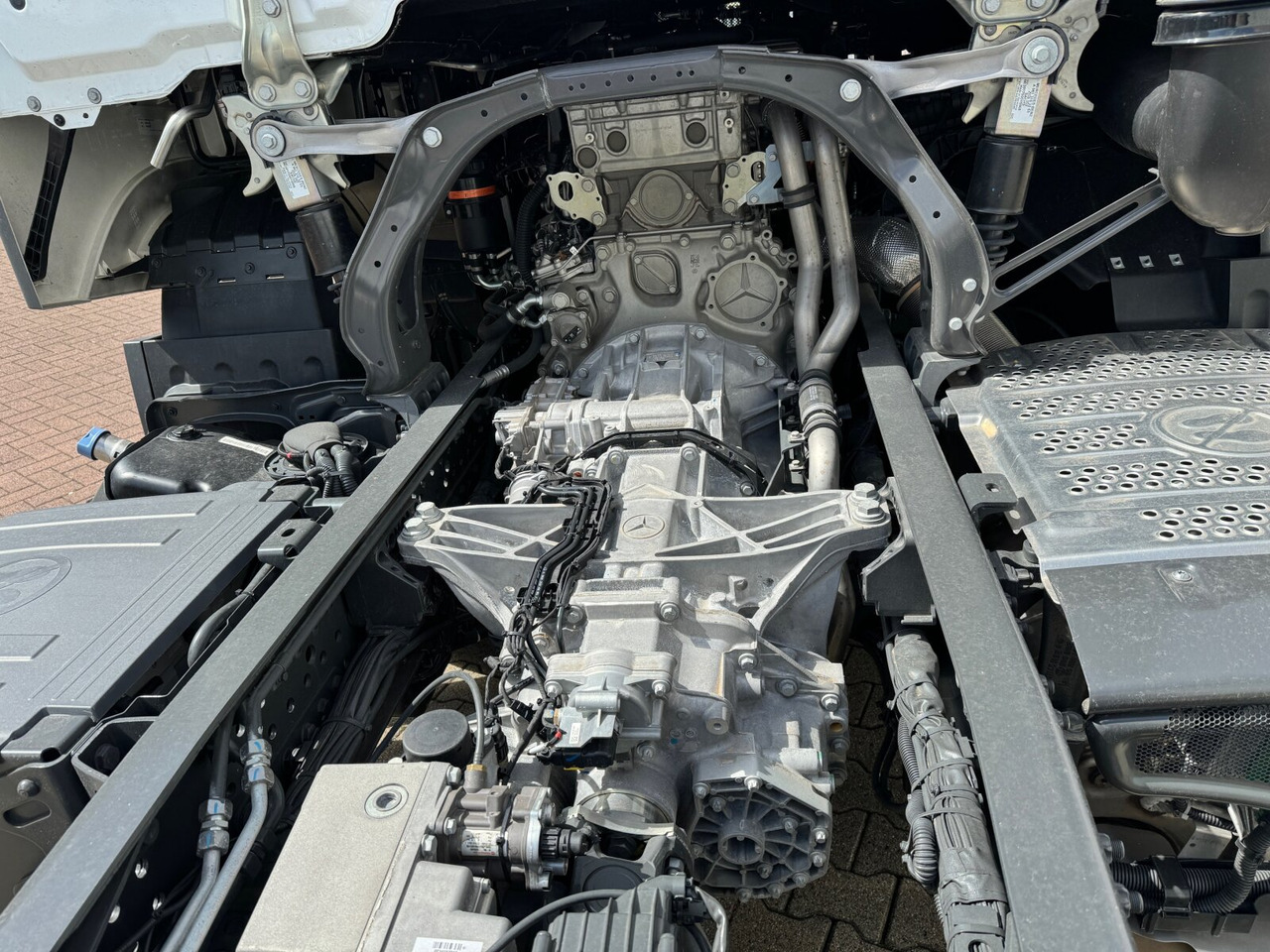 Mercedes-Benz Actros 2548 L 6x2 Actros 2548 L 6x2, Retarder, Lenk-/Liftachse, Navi, MirrorCam, MultimediaCockpit - Pacēlājs ar āķi: foto 2 Mercedes-Benz Actros 2548 L 6x2 Actros 2548 L 6x2, Retarder, Lenk-/Liftachse, Navi, MirrorCam, MultimediaCockpit - Pacēlājs ar āķi: foto 2