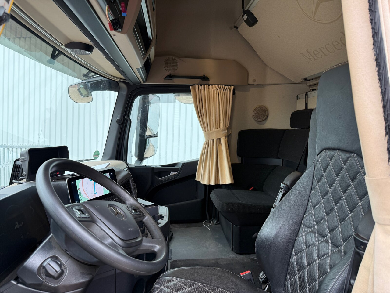 Mercedes-Benz Actros 2552 L 6x2 Actros 2552 L 6x2, Lenk/Lift, Retarder, GigaSpace, LED, Motorabtrieb, Meiller Tectrum, Funk - Pacēlājs ar āķi: foto 5 Mercedes-Benz Actros 2552 L 6x2 Actros 2552 L 6x2, Lenk/Lift, Retarder, GigaSpace, LED, Motorabtrieb, Meiller Tectrum, Funk - Pacēlājs ar āķi: foto 5