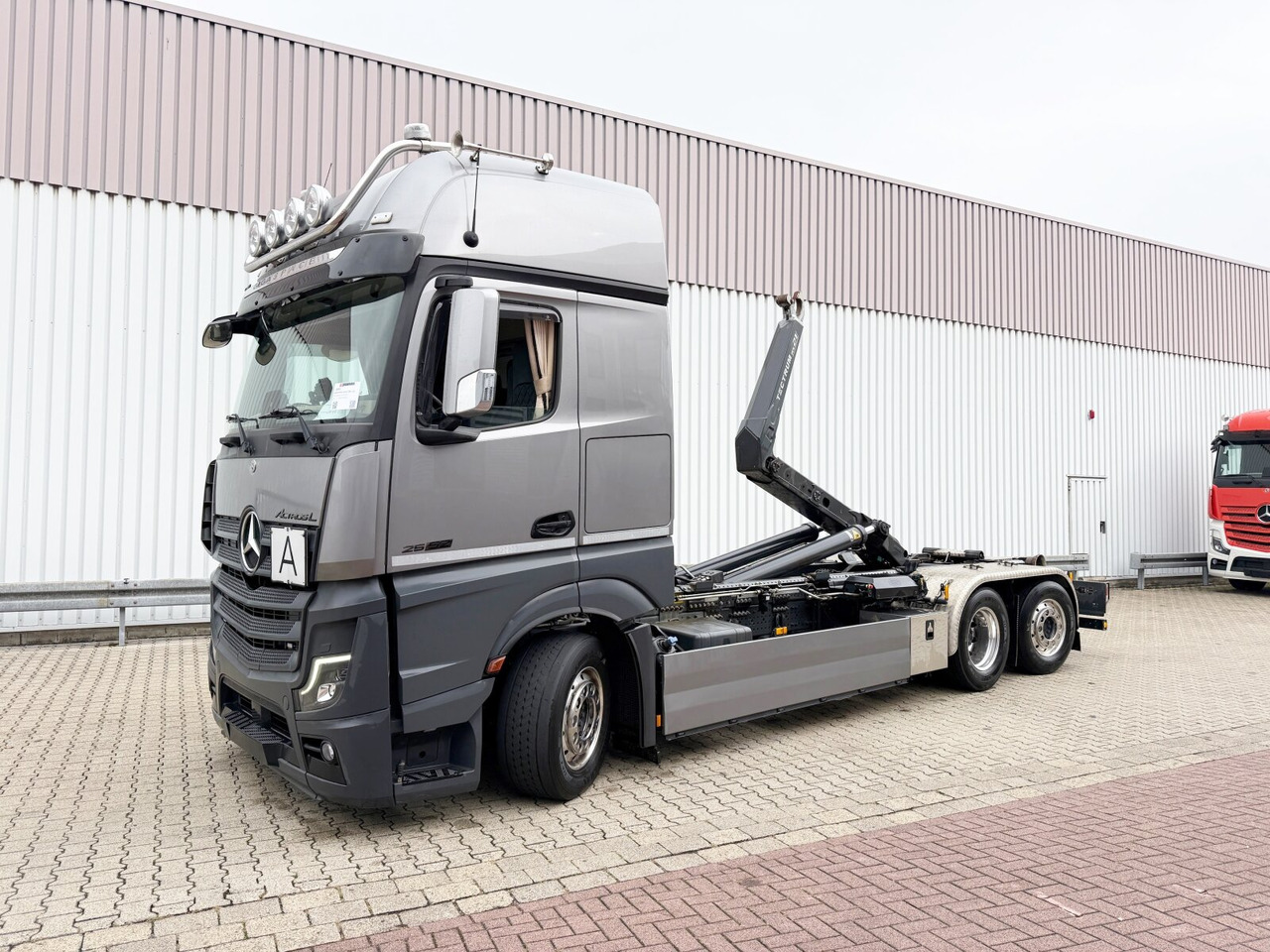 Mercedes-Benz Actros 2552 L 6x2 Actros 2552 L 6x2, Lenk/Lift, Retarder, GigaSpace, LED, Motorabtrieb, Meiller Tectrum, Funk - Pacēlājs ar āķi: foto 1 Mercedes-Benz Actros 2552 L 6x2 Actros 2552 L 6x2, Lenk/Lift, Retarder, GigaSpace, LED, Motorabtrieb, Meiller Tectrum, Funk - Pacēlājs ar āķi: foto 1