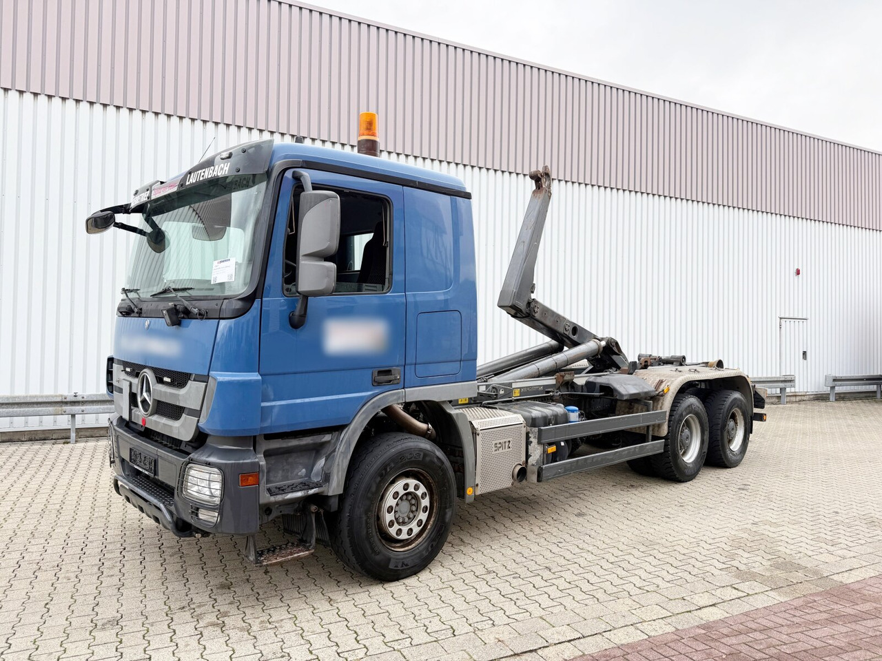 Mercedes-Benz Actros 3346 6x4 Actros 3346 6x4, Retarder - Pacēlājs ar āķi: foto 1 Mercedes-Benz Actros 3346 6x4 Actros 3346 6x4, Retarder - Pacēlājs ar āķi: foto 1