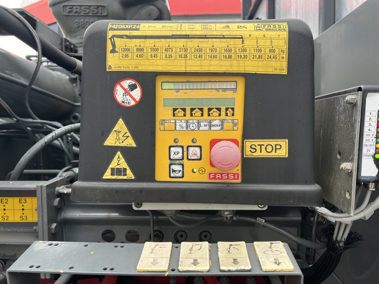 Mercedes-Benz Actros 3346 AK 6x6 Actros 3346 AK 6x6, 134t Anhängelast WSK, Heckkran Fassi F420AXP.26, Funk, Winde - Kravas auto ar manipulatoru: foto 3 Mercedes-Benz Actros 3346 AK 6x6 Actros 3346 AK 6x6, 134t Anhängelast WSK, Heckkran Fassi F420AXP.26, Funk, Winde - Kravas auto ar manipulatoru: foto 3
