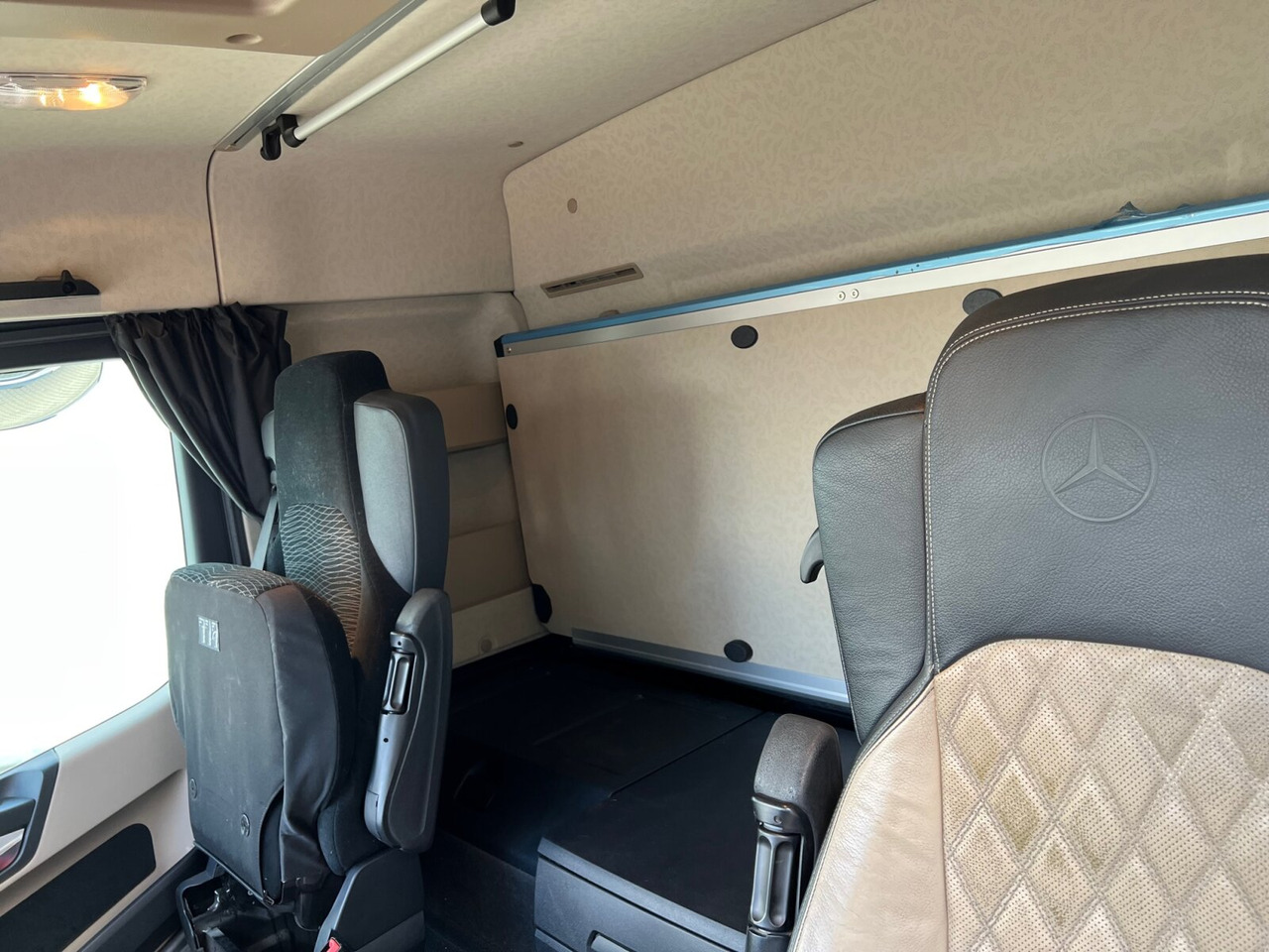 Mercedes-Benz Actros 3551 L 8x2/4 Actros 3551 L 8x2/4, Vorlauflenkachse, Doppelbereifte Nachlaufliftachse - Šasija kravas automašīna: foto 5 Mercedes-Benz Actros 3551 L 8x2/4 Actros 3551 L 8x2/4, Vorlauflenkachse, Doppelbereifte Nachlaufliftachse - Šasija kravas automašīna: foto 5