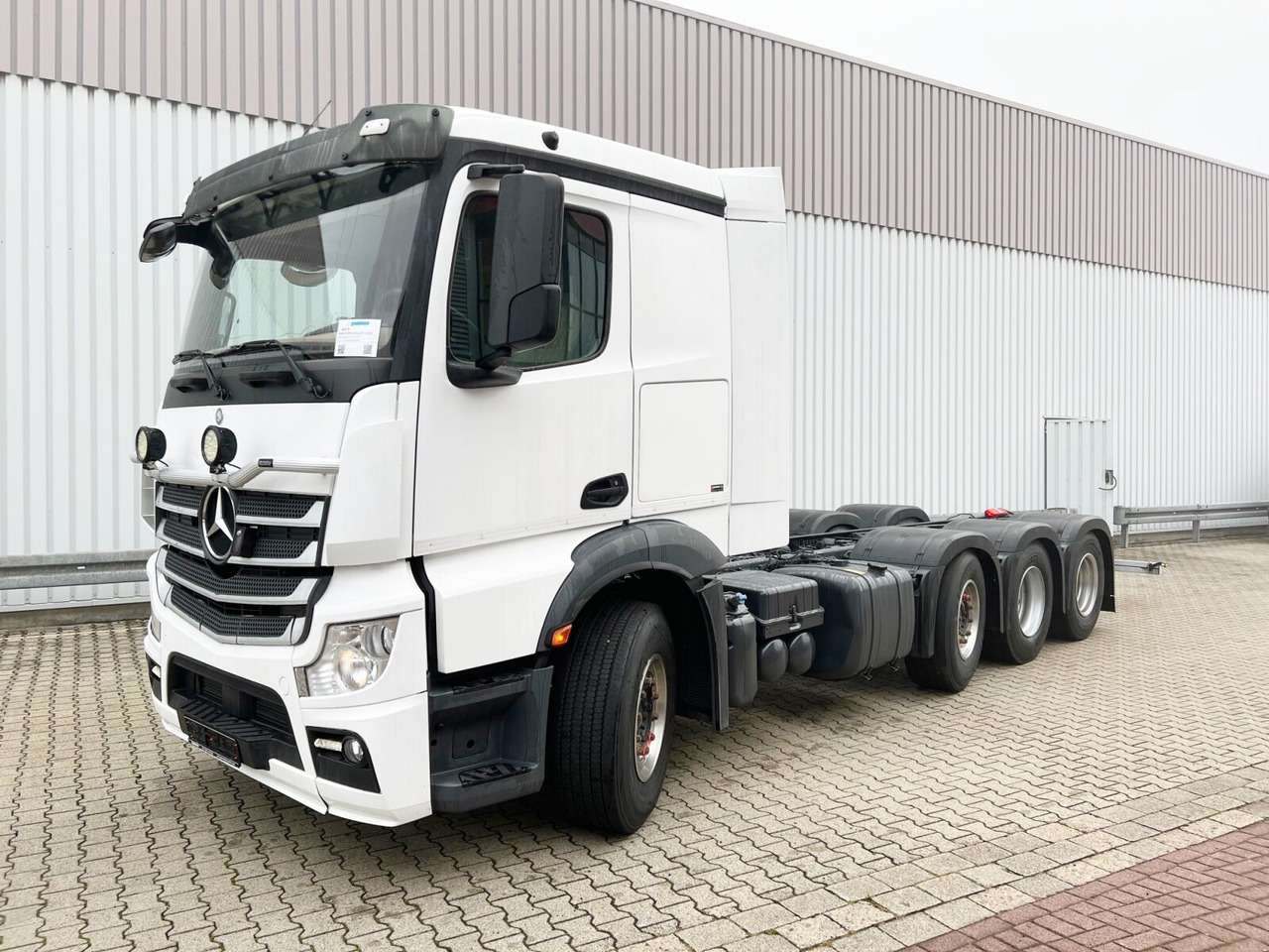 Mercedes-Benz Actros 3551 L 8x2/4 Actros 3551 L 8x2/4, Vorlauflenkachse, Doppelbereifte Nachlaufliftachse - Šasija kravas automašīna: foto 1 Mercedes-Benz Actros 3551 L 8x2/4 Actros 3551 L 8x2/4, Vorlauflenkachse, Doppelbereifte Nachlaufliftachse - Šasija kravas automašīna: foto 1