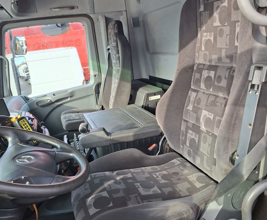 Mercedes-Benz Actros 4146 K 8x4/4 Actros 4146 K 8x4/4, Retarder, Kran Hiab XS 477 E-7 HiPro, Bj. 2010, Flyjib, Seilwinde, Funk - Pacēlājs ar āķi, Kravas auto ar manipulatoru: foto 3 Mercedes-Benz Actros 4146 K 8x4/4 Actros 4146 K 8x4/4, Retarder, Kran Hiab XS 477 E-7 HiPro, Bj. 2010, Flyjib, Seilwinde, Funk - Pacēlājs ar āķi, Kravas auto ar manipulatoru: foto 3