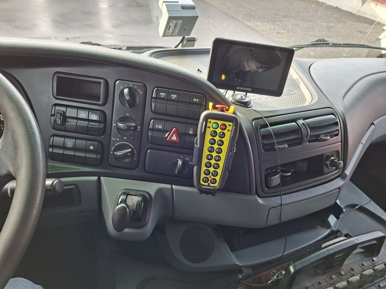 Mercedes-Benz Actros 4146 K 8x4/4 Actros 4146 K 8x4/4, Retarder, Kran Hiab XS 477 E-7 HiPro, Bj. 2010, Flyjib, Seilwinde, Funk - Pacēlājs ar āķi, Kravas auto ar manipulatoru: foto 5 Mercedes-Benz Actros 4146 K 8x4/4 Actros 4146 K 8x4/4, Retarder, Kran Hiab XS 477 E-7 HiPro, Bj. 2010, Flyjib, Seilwinde, Funk - Pacēlājs ar āķi, Kravas auto ar manipulatoru: foto 5