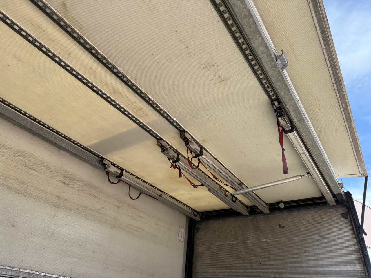 Mercedes-Benz Antos 1836 L 4x2 Antos 1836 L 4x2, Getränkekoffer, LBW Dautel - Kravas automašīna ar slēgto virsbūvi: foto 4 Mercedes-Benz Antos 1836 L 4x2 Antos 1836 L 4x2, Getränkekoffer, LBW Dautel - Kravas automašīna ar slēgto virsbūvi: foto 4