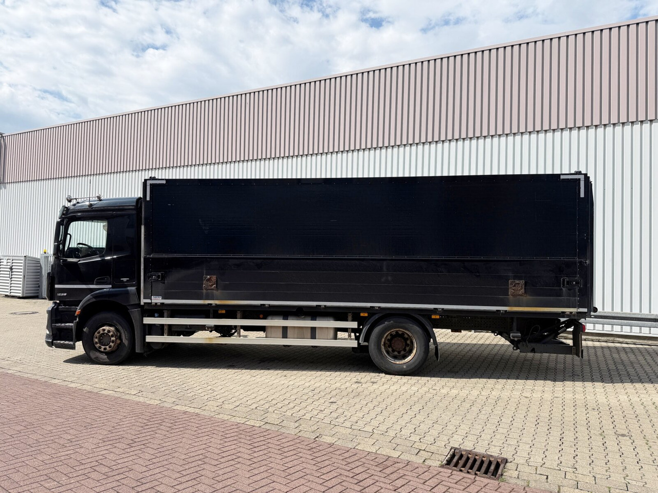 Mercedes-Benz Antos 1836 L 4x2 Antos 1836 L 4x2, Getränkekoffer, LBW Dautel - Kravas automašīna ar slēgto virsbūvi: foto 2 Mercedes-Benz Antos 1836 L 4x2 Antos 1836 L 4x2, Getränkekoffer, LBW Dautel - Kravas automašīna ar slēgto virsbūvi: foto 2