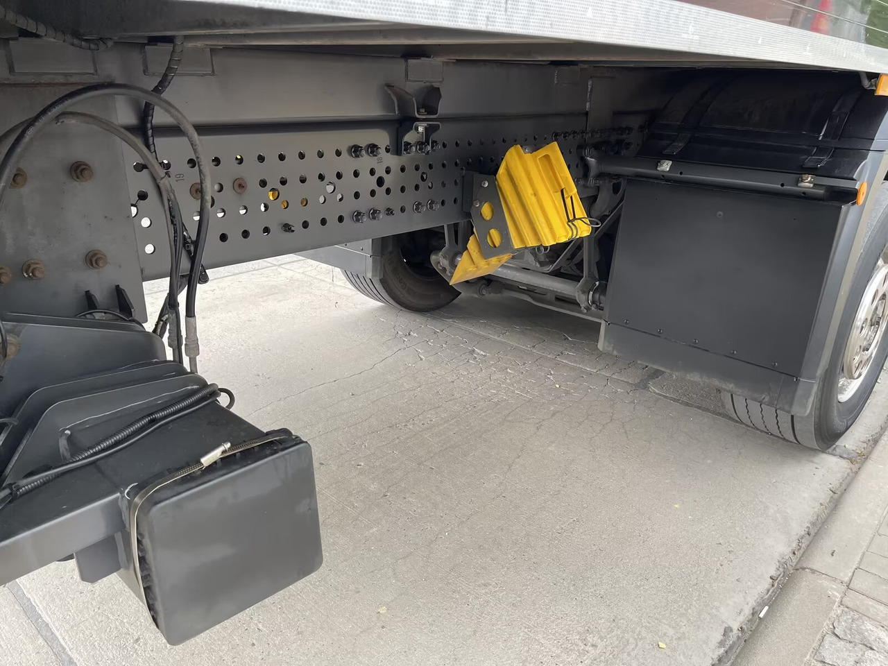 Mercedes-Benz Antos 2536 L 6x2 Antos 2536 L 6x2, Lenk-/Liftachse, MBB LBW - Kravas automašīna ar slēgto virsbūvi: foto 4 Mercedes-Benz Antos 2536 L 6x2 Antos 2536 L 6x2, Lenk-/Liftachse, MBB LBW - Kravas automašīna ar slēgto virsbūvi: foto 4