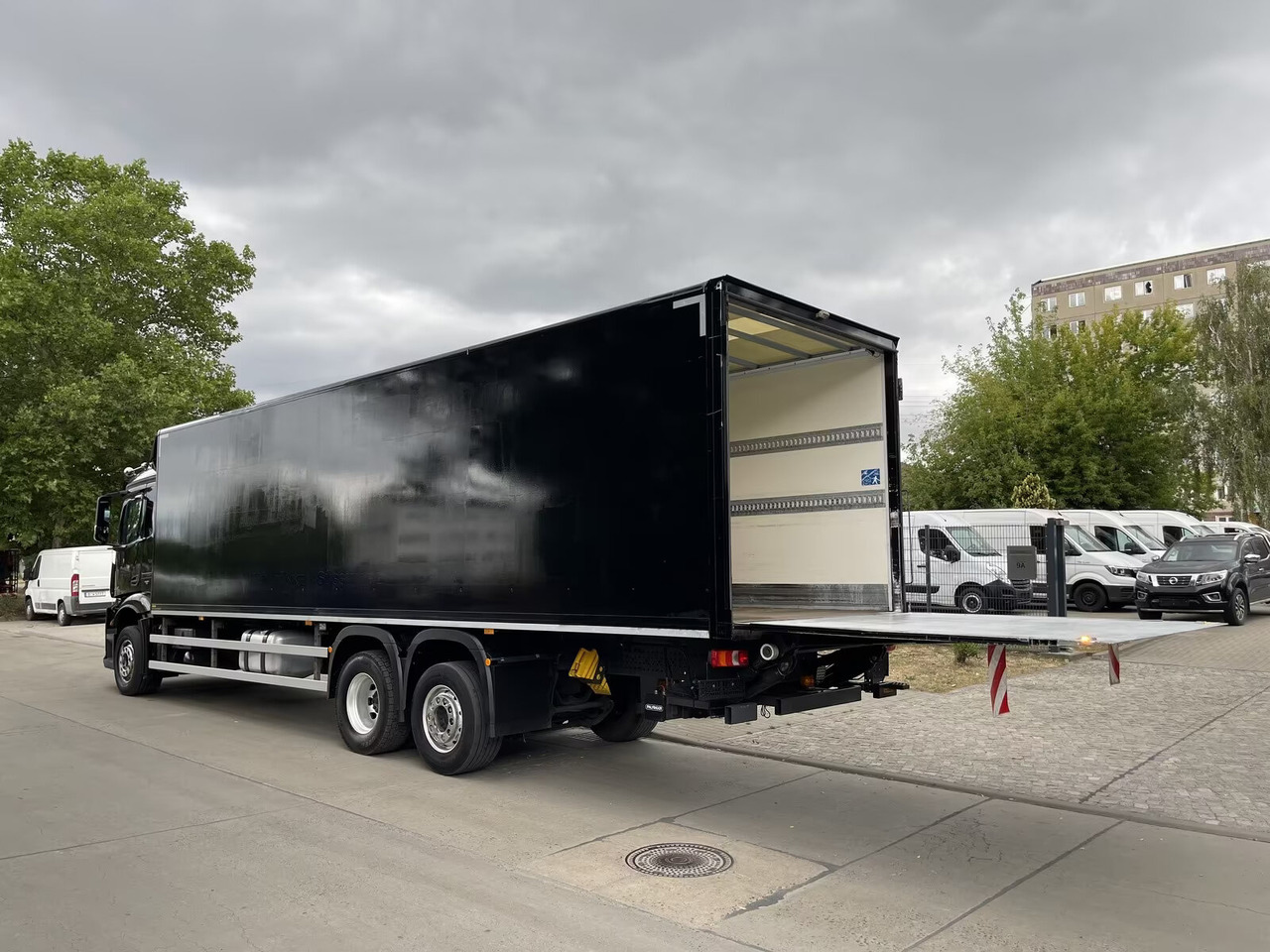 Mercedes-Benz Antos 2536 L 6x2 Antos 2536 L 6x2, Lenk-/Liftachse, MBB LBW - Kravas automašīna ar slēgto virsbūvi: foto 2 Mercedes-Benz Antos 2536 L 6x2 Antos 2536 L 6x2, Lenk-/Liftachse, MBB LBW - Kravas automašīna ar slēgto virsbūvi: foto 2