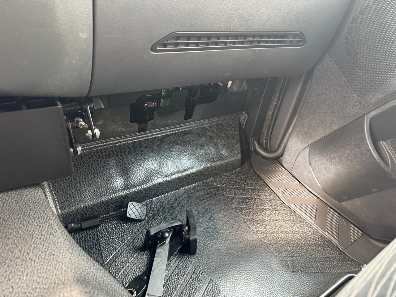 Mercedes-Benz Arocs 1827/30 A 4x4 Arocs 1827/30 A 4x4, mehrfach vorhanden! - Šasija kravas automašīna: foto 3 Mercedes-Benz Arocs 1827/30 A 4x4 Arocs 1827/30 A 4x4, mehrfach vorhanden! - Šasija kravas automašīna: foto 3