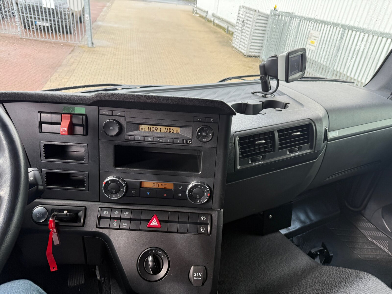Mercedes-Benz Arocs 1827 A 4x4 Arocs 1827 A 4x4, Ex-! - Bortu kravas automašīna/ Platforma: foto 2 Mercedes-Benz Arocs 1827 A 4x4 Arocs 1827 A 4x4, Ex-! - Bortu kravas automašīna/ Platforma: foto 2