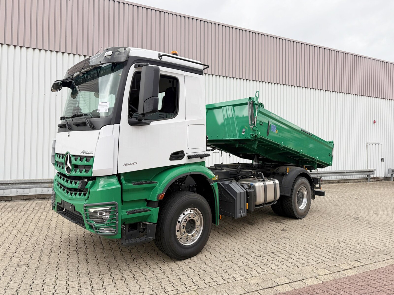 Mercedes-Benz Arocs 1840 K 4x2 Arocs 1840 K 4x2, MultimediaCockpit, Alu-Bordwände, Platz für Kranmontage - Kravas automašīna pašizgāzējs: foto 1 Mercedes-Benz Arocs 1840 K 4x2 Arocs 1840 K 4x2, MultimediaCockpit, Alu-Bordwände, Platz für Kranmontage - Kravas automašīna pašizgāzējs: foto 1