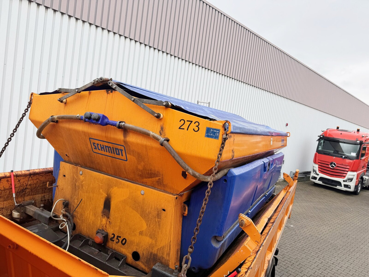 Mercedes-Benz Arocs 2036 AK 4x4 Arocs 2036 AK 4x4, Grounder, Motorabtrieb, Bordmatik, Winterdienstausstattung - Kravas automašīna pašizgāzējs: foto 3 Mercedes-Benz Arocs 2036 AK 4x4 Arocs 2036 AK 4x4, Grounder, Motorabtrieb, Bordmatik, Winterdienstausstattung - Kravas automašīna pašizgāzējs: foto 3