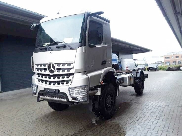 Mercedes-Benz Arocs 2053 A 4x4 Arocs 2053 A 4x4, Grounder, MirrorCam, Multimedia Cockpit, Navi - Šasija kravas automašīna: foto 1 Mercedes-Benz Arocs 2053 A 4x4 Arocs 2053 A 4x4, Grounder, MirrorCam, Multimedia Cockpit, Navi - Šasija kravas automašīna: foto 1