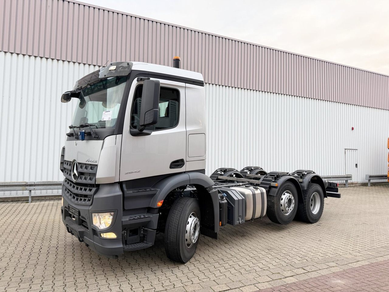 Mercedes-Benz Arocs 2542 L 6x2/4 Arocs 2542/45 L 6x2/4, Vorlauflenk-/liftachse, Navi, MultimediaCockpit - Šasija kravas automašīna: foto 1 Mercedes-Benz Arocs 2542 L 6x2/4 Arocs 2542/45 L 6x2/4, Vorlauflenk-/liftachse, Navi, MultimediaCockpit - Šasija kravas automašīna: foto 1