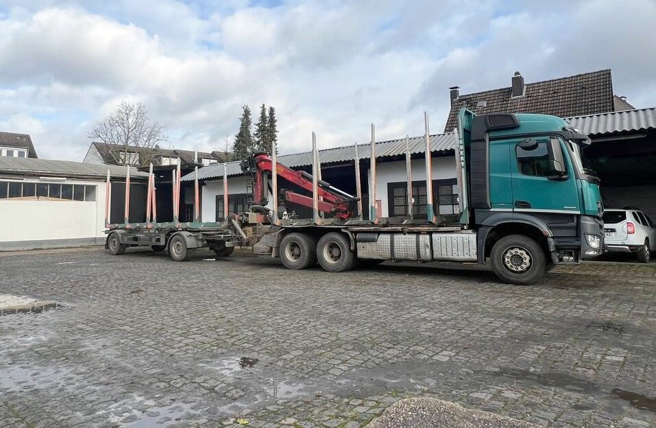 Mercedes-Benz Arocs 2651 L 6x4 Arocs 2651 L 6x4, Retarder, StreamSpace, Heckkran Epsilon M120L - Kokvedējs, Kravas auto ar manipulatoru: foto 1 Mercedes-Benz Arocs 2651 L 6x4 Arocs 2651 L 6x4, Retarder, StreamSpace, Heckkran Epsilon M120L - Kokvedējs, Kravas auto ar manipulatoru: foto 1