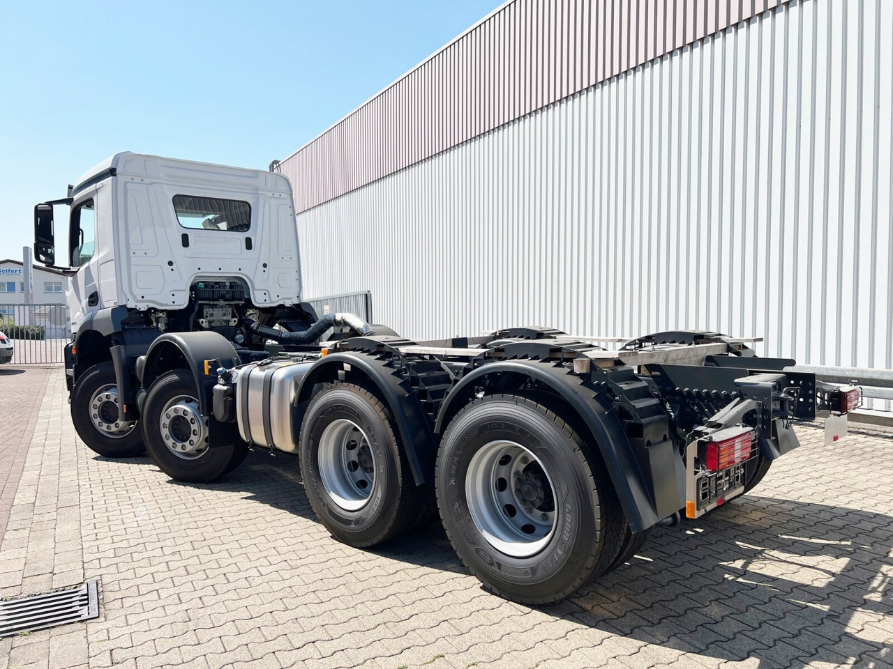 Jaunā Šasija kravas automašīna Mercedes-Benz Arocs 3240 8x4 Arocs 3240 8x4: foto 12