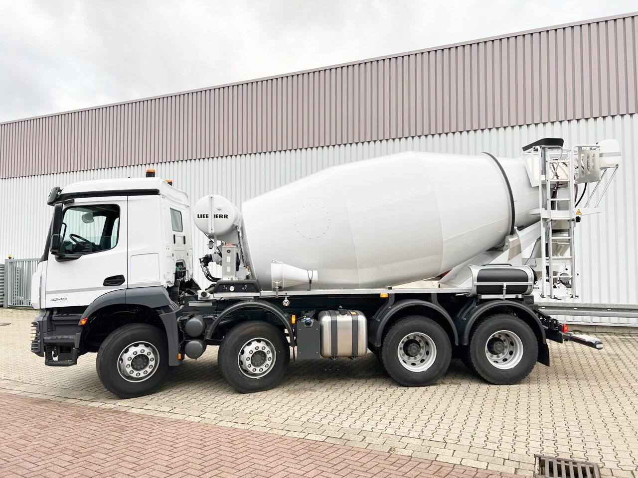 Mercedes-Benz Arocs 3240 B 8x4/4 Arocs 3240 B 8x4/4, Liebherr HTM 905 Mischer ca. 9m³, Multimedia Cockpit, Navi - Betonvedējs: foto 2 Mercedes-Benz Arocs 3240 B 8x4/4 Arocs 3240 B 8x4/4, Liebherr HTM 905 Mischer ca. 9m³, Multimedia Cockpit, Navi - Betonvedējs: foto 2