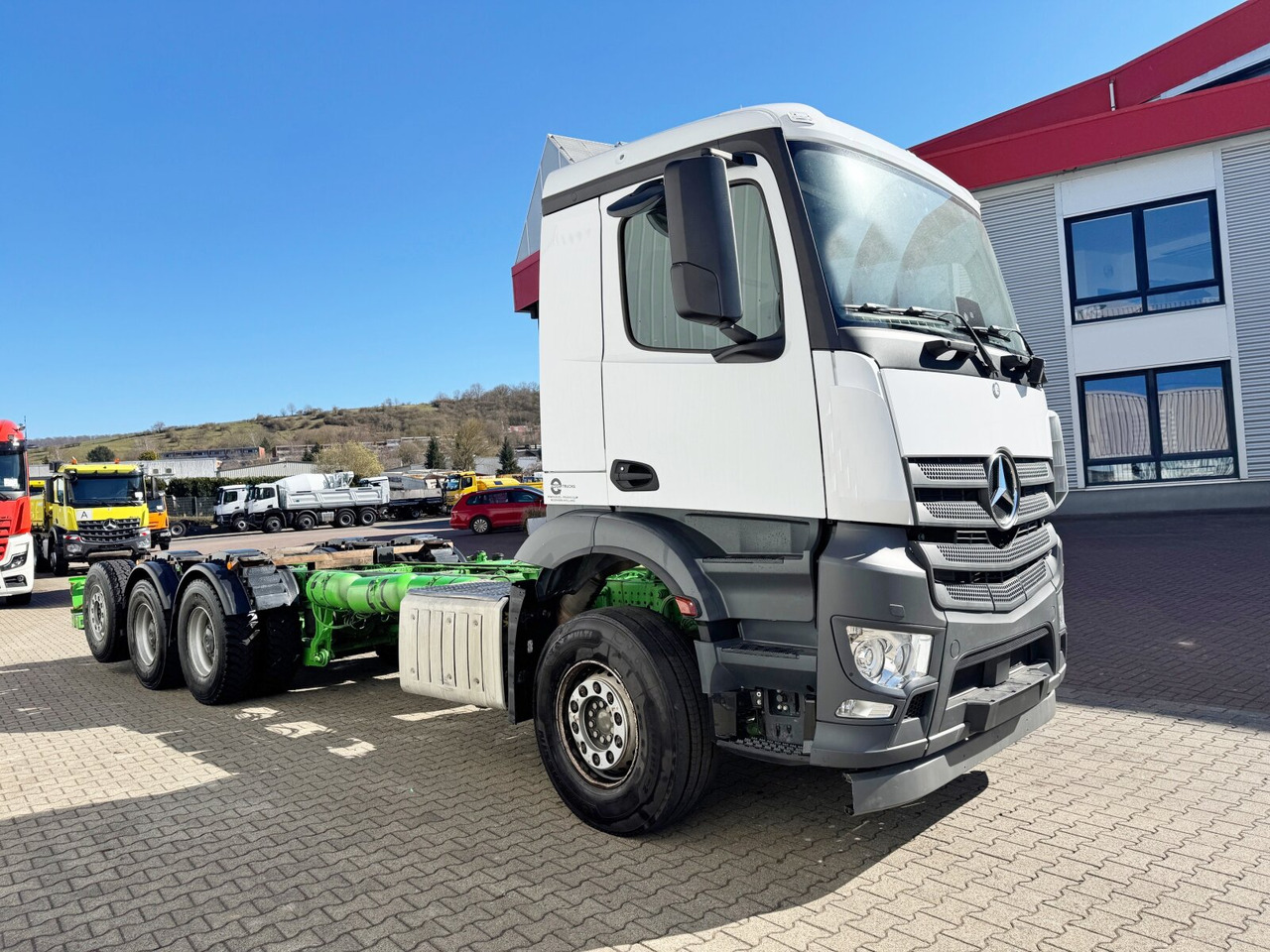 Šasija kravas automašīna Mercedes-Benz Arocs 3242/48 LK 8x4/4 Arocs 3242/48 LK 8x4/4, Lenk-/Liftachse, Nebenantrieb: foto 9 Šasija kravas automašīna Mercedes-Benz Arocs 3242/48 LK 8x4/4 Arocs 3242/48 LK 8x4/4, Lenk-/Liftachse, Nebenantrieb: foto 9
