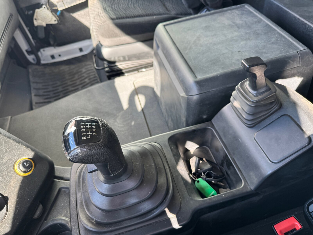 Šasija kravas automašīna Mercedes-Benz Arocs 3242/48 LK 8x4/4 Arocs 3242/48 LK 8x4/4, Lenk-/Liftachse, Nebenantrieb: foto 6 Šasija kravas automašīna Mercedes-Benz Arocs 3242/48 LK 8x4/4 Arocs 3242/48 LK 8x4/4, Lenk-/Liftachse, Nebenantrieb: foto 6