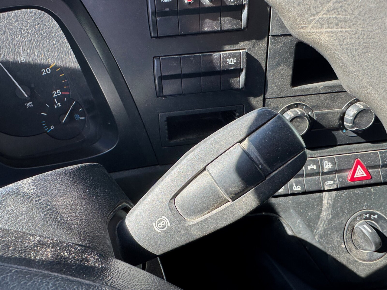 Šasija kravas automašīna Mercedes-Benz Arocs 3242/48 LK 8x4/4 Arocs 3242/48 LK 8x4/4, Lenk-/Liftachse, Nebenantrieb: foto 7 Šasija kravas automašīna Mercedes-Benz Arocs 3242/48 LK 8x4/4 Arocs 3242/48 LK 8x4/4, Lenk-/Liftachse, Nebenantrieb: foto 7