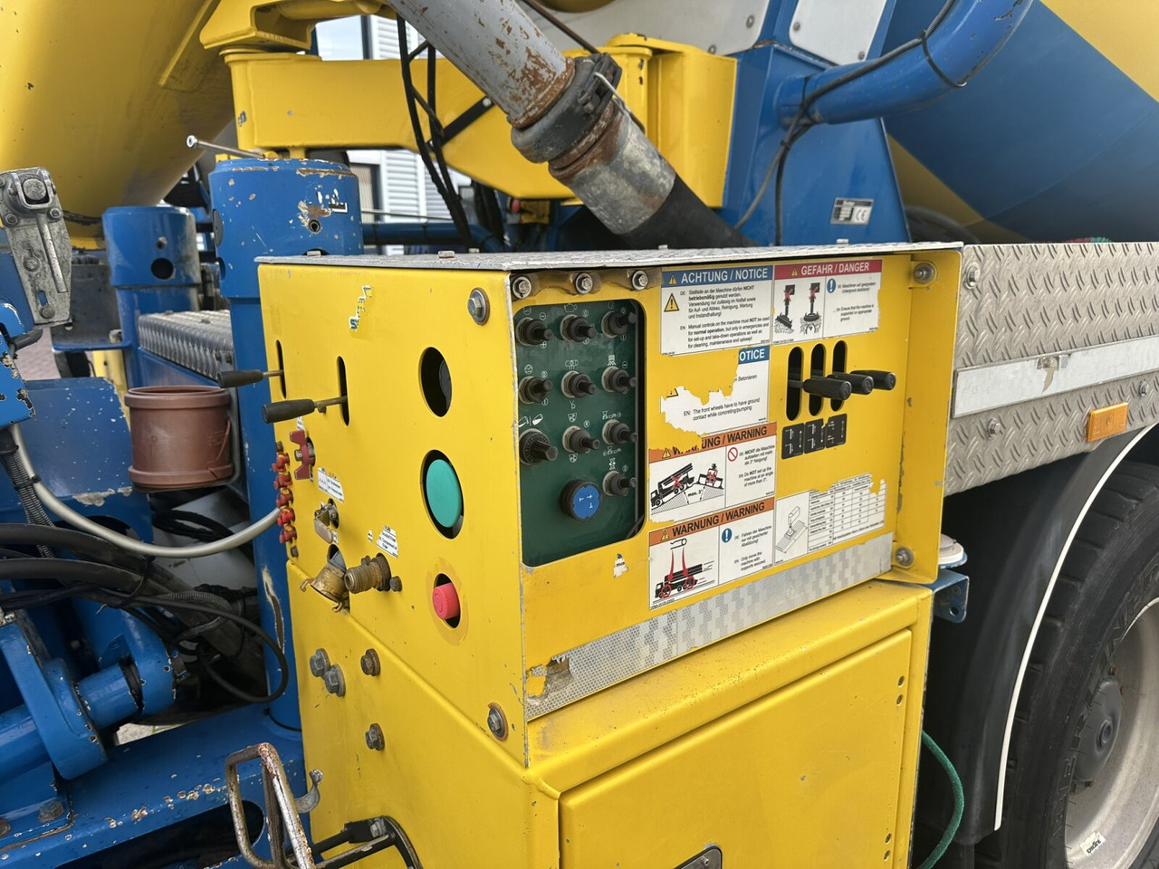 Mercedes-Benz Arocs 3246 B 8x4 Stetter Mischer 7m³, Pumpe 25m Arocs 3246 B 8x4 Stetter Mischer 7m³, Pumpe 25m - Betonvedējs: foto 3 Mercedes-Benz Arocs 3246 B 8x4 Stetter Mischer 7m³, Pumpe 25m Arocs 3246 B 8x4 Stetter Mischer 7m³, Pumpe 25m - Betonvedējs: foto 3