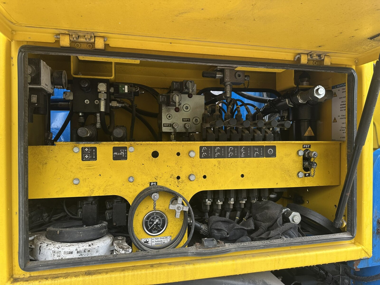 Mercedes-Benz Arocs 3246 B 8x4 Stetter Mischer 7m³, Pumpe 25m Arocs 3246 B 8x4 Stetter Mischer 7m³, Pumpe 25m - Betonvedējs: foto 5 Mercedes-Benz Arocs 3246 B 8x4 Stetter Mischer 7m³, Pumpe 25m Arocs 3246 B 8x4 Stetter Mischer 7m³, Pumpe 25m - Betonvedējs: foto 5