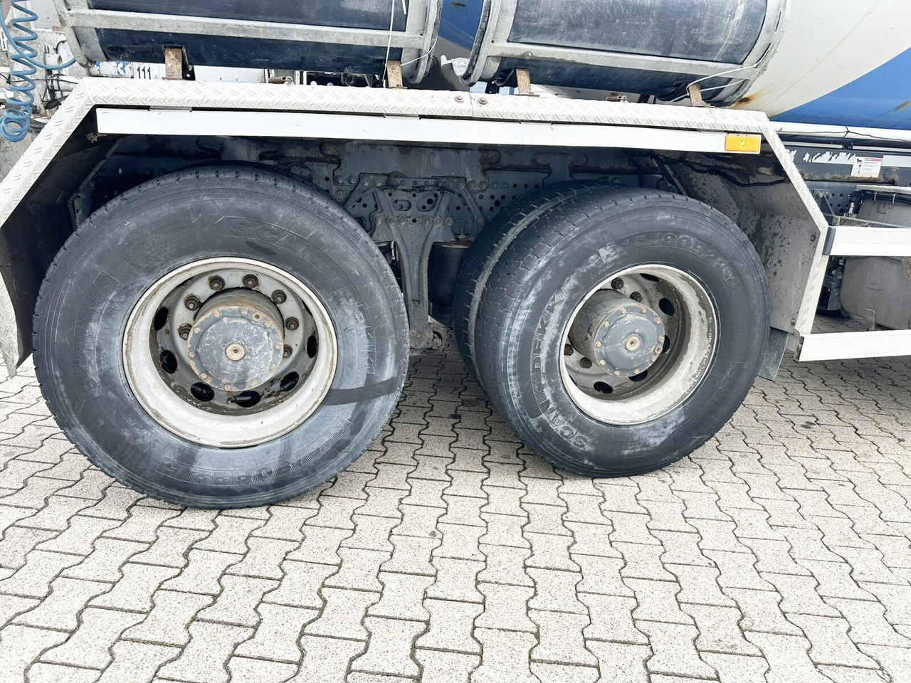 Mercedes-Benz Arocs 3251 8x4/4 Arocs 3251 8x4/4, Betonmischer Liebherr ca. 9m³ - Betonvedējs: foto 3 Mercedes-Benz Arocs 3251 8x4/4 Arocs 3251 8x4/4, Betonmischer Liebherr ca. 9m³ - Betonvedējs: foto 3