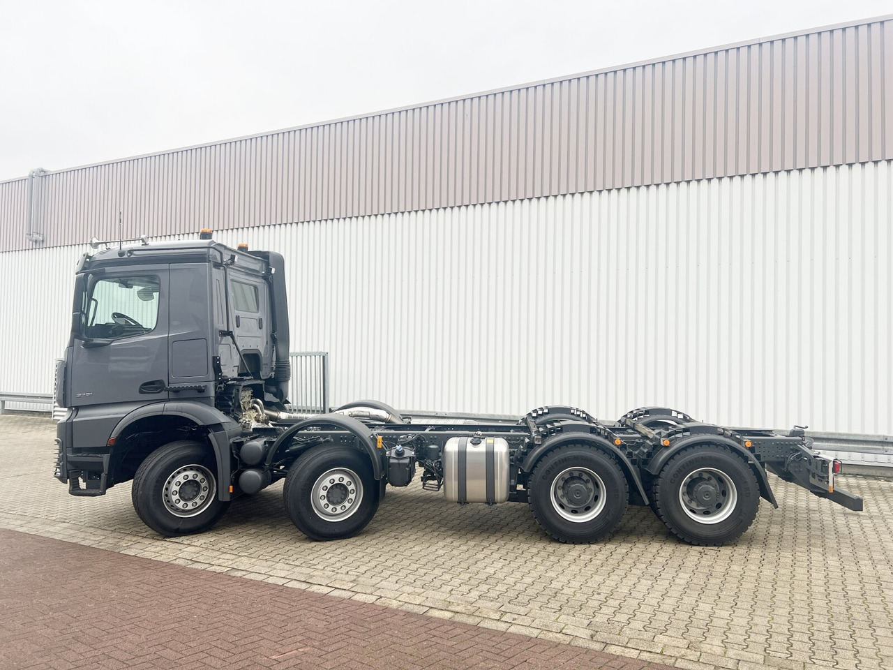 Jaunā Kravas automašīna pašizgāzējs Mercedes-Benz Arocs 3251 L 8x4/4 Arocs 3251 L 8x4/4, Motorabtrieb: foto 12