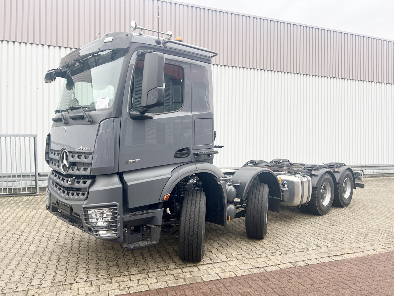 Mercedes-Benz Arocs 3251 L 8x4/4 Arocs 3251 L 8x4/4, mit Motorabtrieb C plus NA - Šasija kravas automašīna: foto 1 Mercedes-Benz Arocs 3251 L 8x4/4 Arocs 3251 L 8x4/4, mit Motorabtrieb C plus NA - Šasija kravas automašīna: foto 1