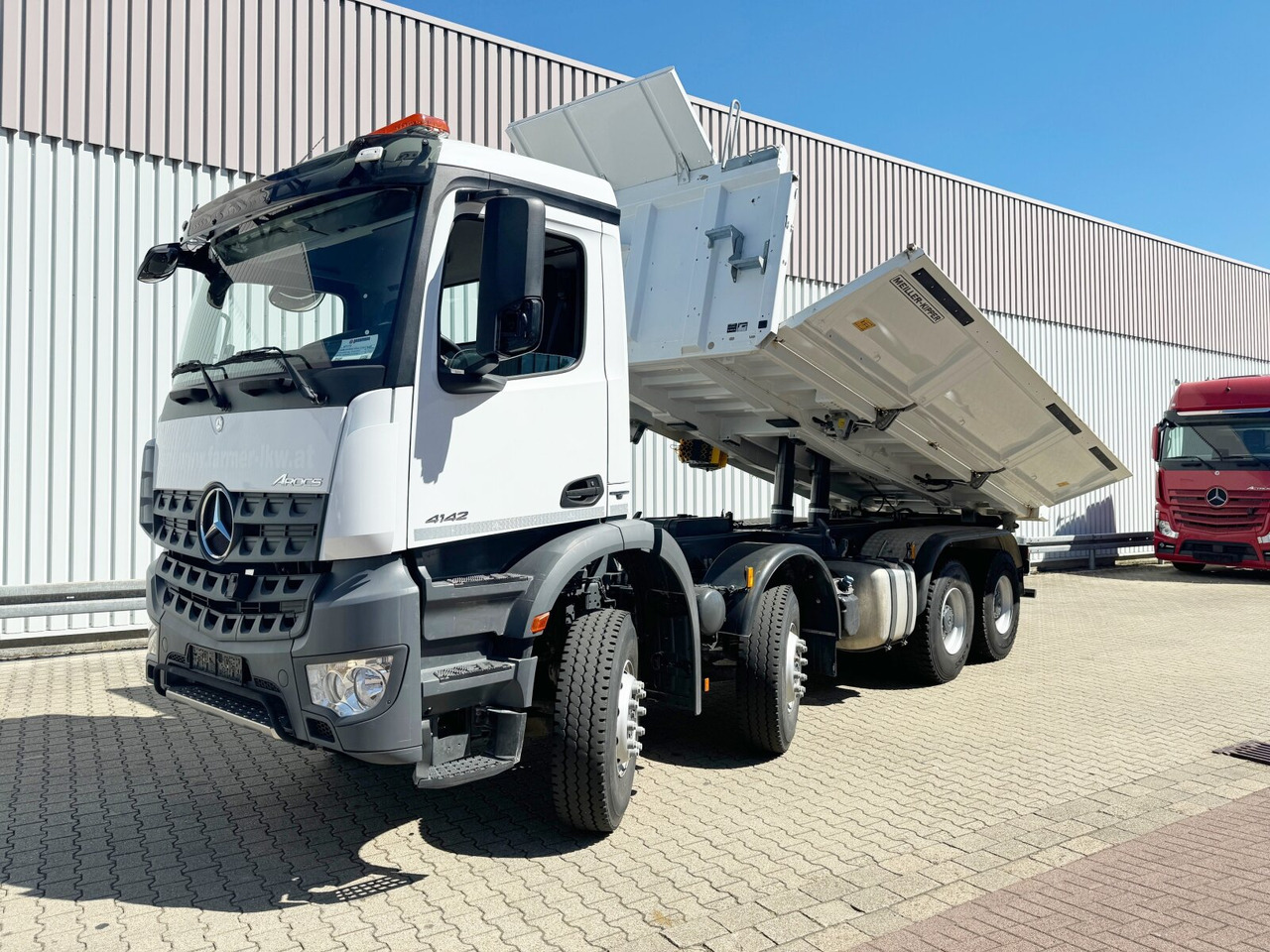 Mercedes-Benz Arocs 4142/48 K 8x4/4 Arocs 4142/48 K 8x4/4, Meiller Bordmatik links - Kravas automašīna pašizgāzējs: foto 1 Mercedes-Benz Arocs 4142/48 K 8x4/4 Arocs 4142/48 K 8x4/4, Meiller Bordmatik links - Kravas automašīna pašizgāzējs: foto 1
