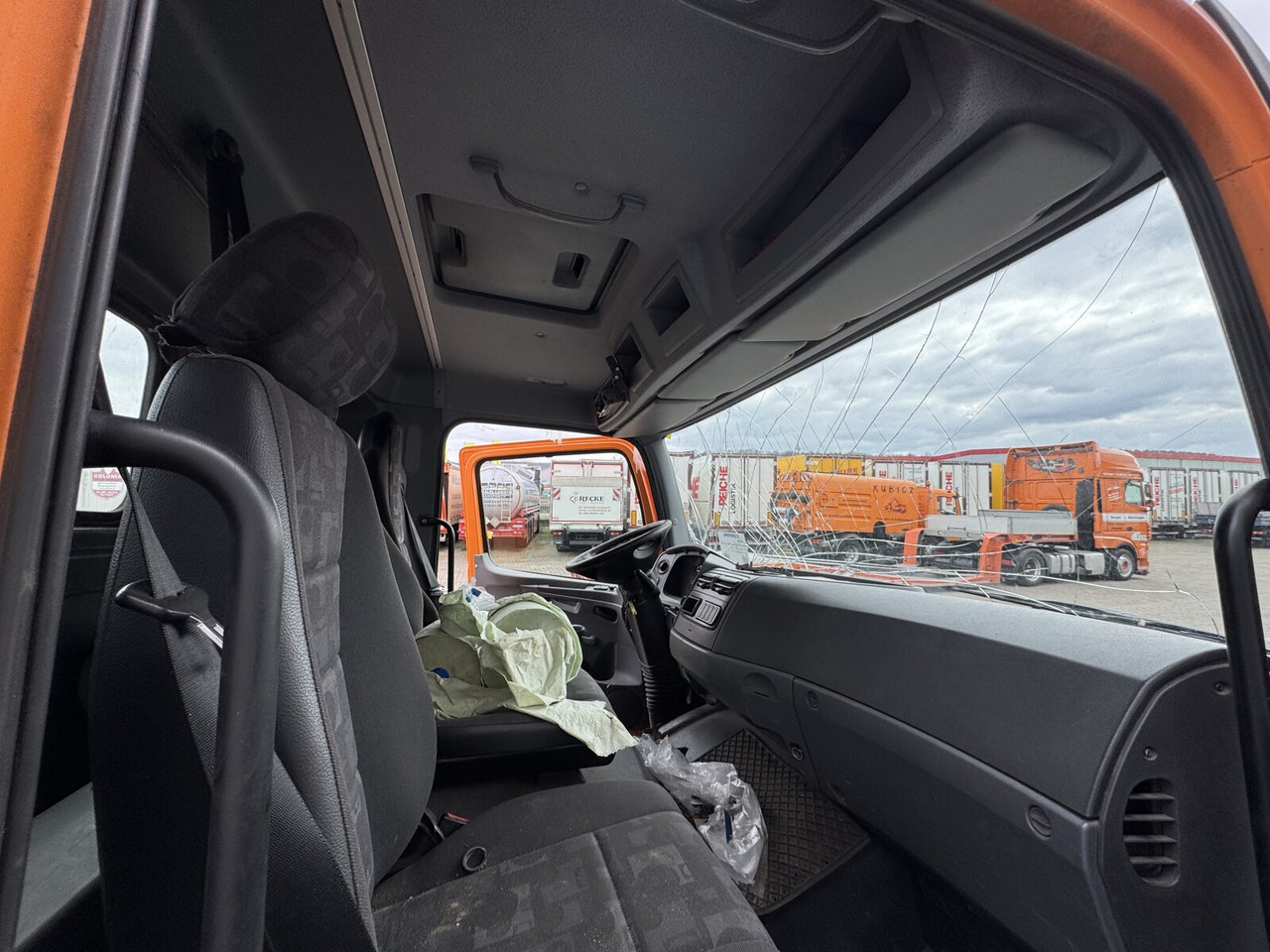 Šasija kravas automašīna, Kravas auto ar manipulatoru Mercedes-Benz Atego 1023 A 4x4 mit Unfallschaden! Atego 1023 A 4x4, Einzelbereifung, Heckkran Palfinger PK4501-B, Funk, UNFALLSCHADEN!: foto 14
