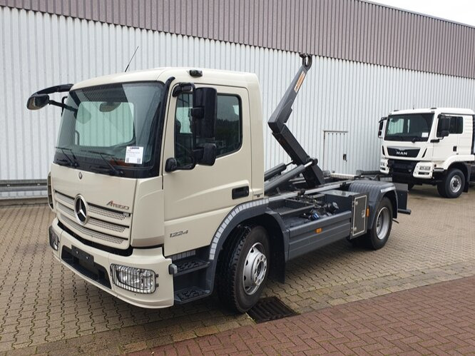 Mercedes-Benz Atego 1224 K 4x2 Atego 1224 K 4x2 - Pacēlājs ar āķi: foto 1 Mercedes-Benz Atego 1224 K 4x2 Atego 1224 K 4x2 - Pacēlājs ar āķi: foto 1