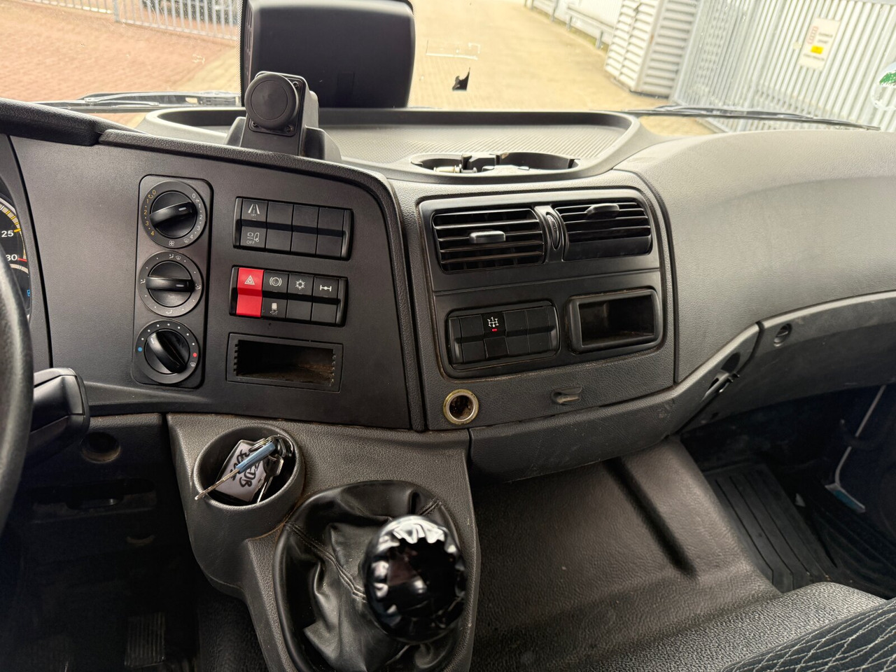 Mercedes-Benz Atego 1224 K 4x2 Atego 1224 K 4x2, Meiller 3-S-Kipper 2x AHK Öl - Kravas automašīna pašizgāzējs: foto 4 Mercedes-Benz Atego 1224 K 4x2 Atego 1224 K 4x2, Meiller 3-S-Kipper 2x AHK Öl - Kravas automašīna pašizgāzējs: foto 4