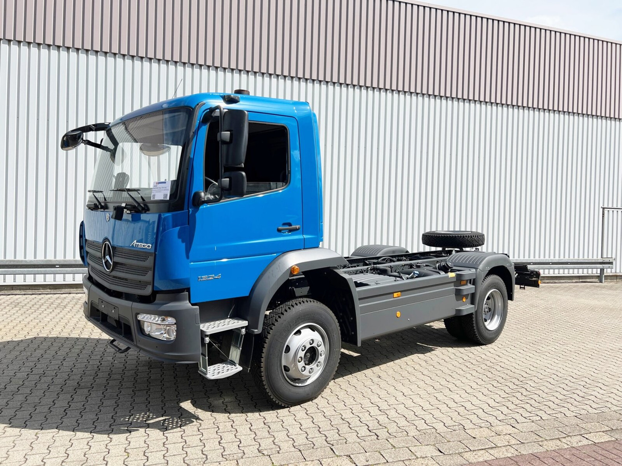 Mercedes-Benz Atego 1324/27 A 4x4 Atego 1324/27 A 4x4, Nebenantrieb - Šasija kravas automašīna: foto 1 Mercedes-Benz Atego 1324/27 A 4x4 Atego 1324/27 A 4x4, Nebenantrieb - Šasija kravas automašīna: foto 1