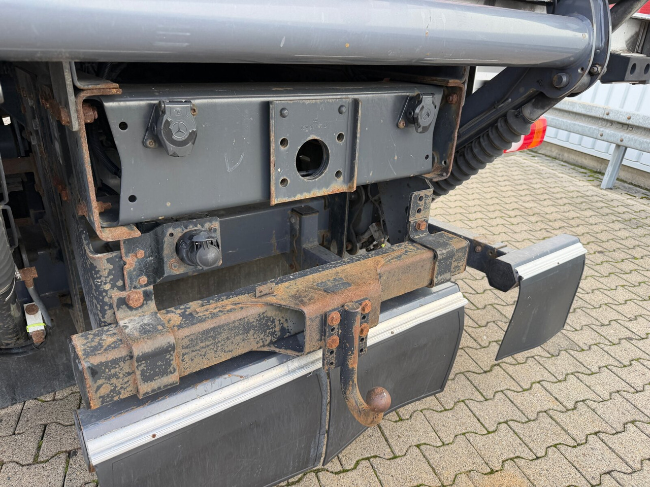 Mercedes-Benz Atego 1330 4x4 Atego 1330 4x4, Iso-Koffer mit Heizung, LBW - Kravas automašīna ar slēgto virsbūvi: foto 4 Mercedes-Benz Atego 1330 4x4 Atego 1330 4x4, Iso-Koffer mit Heizung, LBW - Kravas automašīna ar slēgto virsbūvi: foto 4