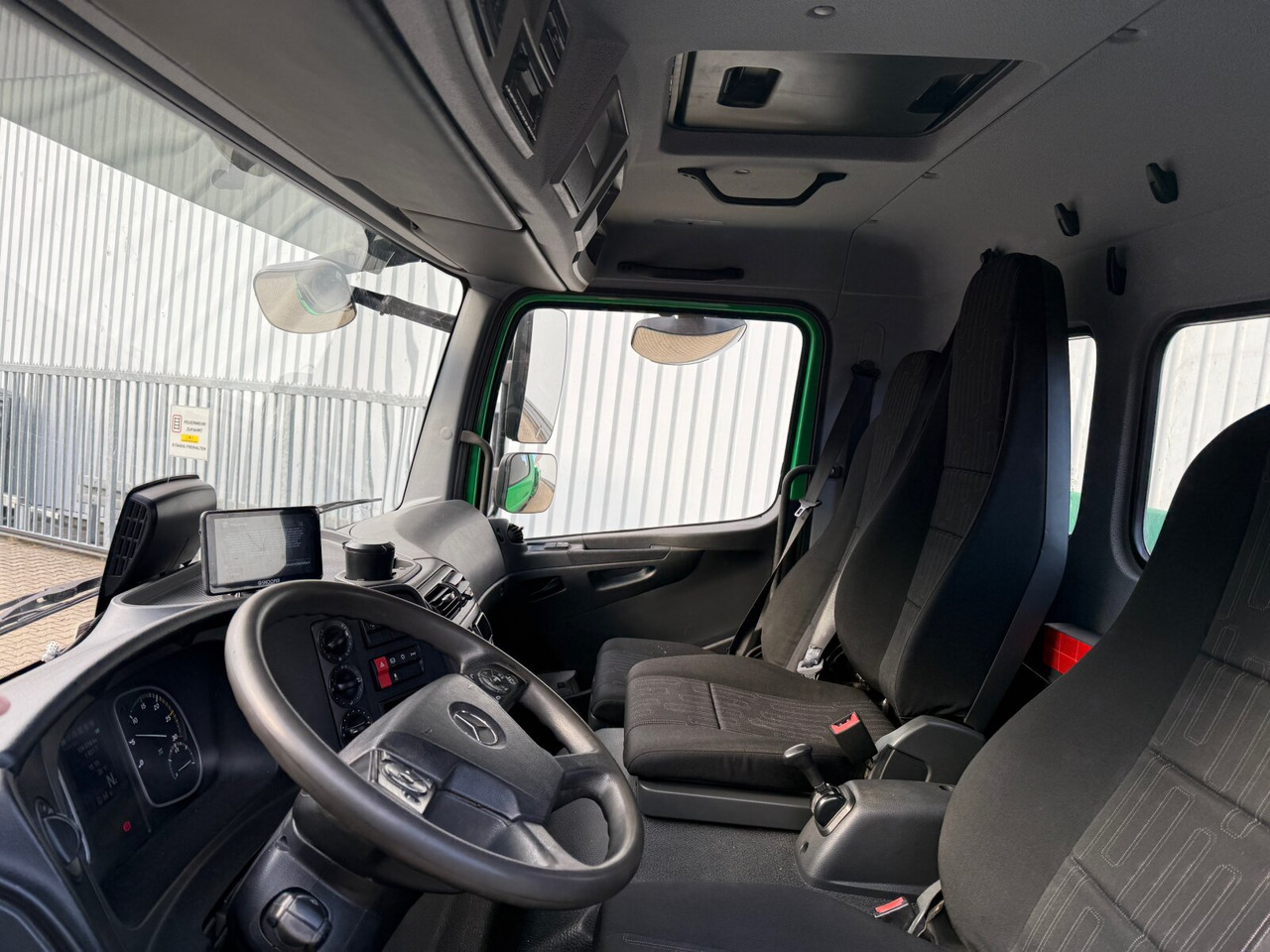 Mercedes-Benz Atego 1530 K 4x2 Atego 1530 K 4x2, 2x AHK - Kravas automašīna pašizgāzējs: foto 3 Mercedes-Benz Atego 1530 K 4x2 Atego 1530 K 4x2, 2x AHK - Kravas automašīna pašizgāzējs: foto 3