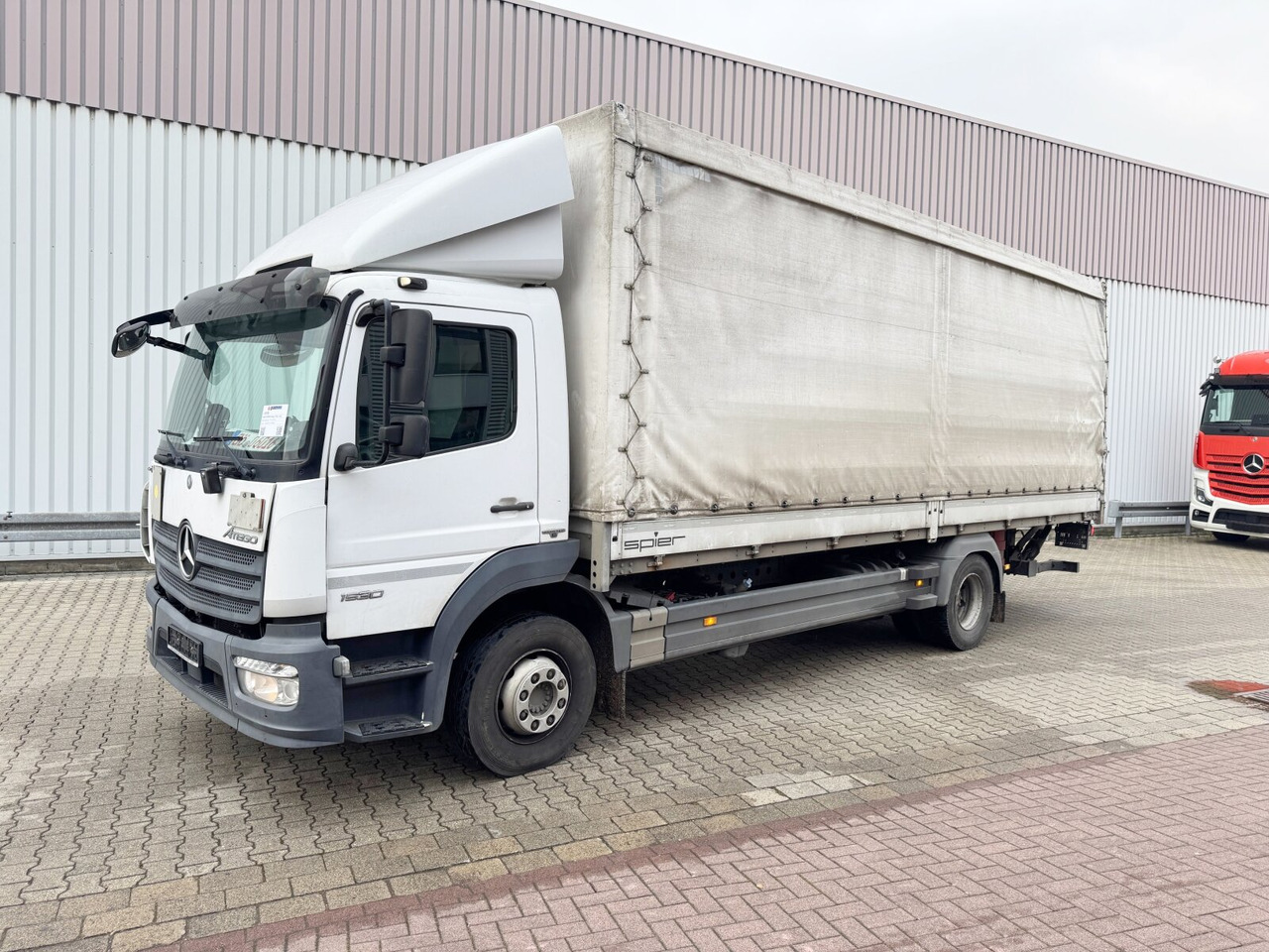 Mercedes-Benz Atego 1530 L 4x2 Atego 1530 L 4x2 mit LBW Dhollandia - Bortu kravas automašīna/ Platforma: foto 1 Mercedes-Benz Atego 1530 L 4x2 Atego 1530 L 4x2 mit LBW Dhollandia - Bortu kravas automašīna/ Platforma: foto 1