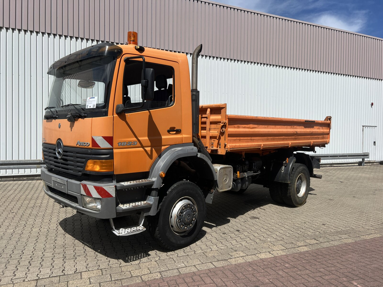 Mercedes-Benz Atego 1823 AK 4x4 Atego 1823 AK 4x4 - Kravas automašīna pašizgāzējs: foto 1 Mercedes-Benz Atego 1823 AK 4x4 Atego 1823 AK 4x4 - Kravas automašīna pašizgāzējs: foto 1
