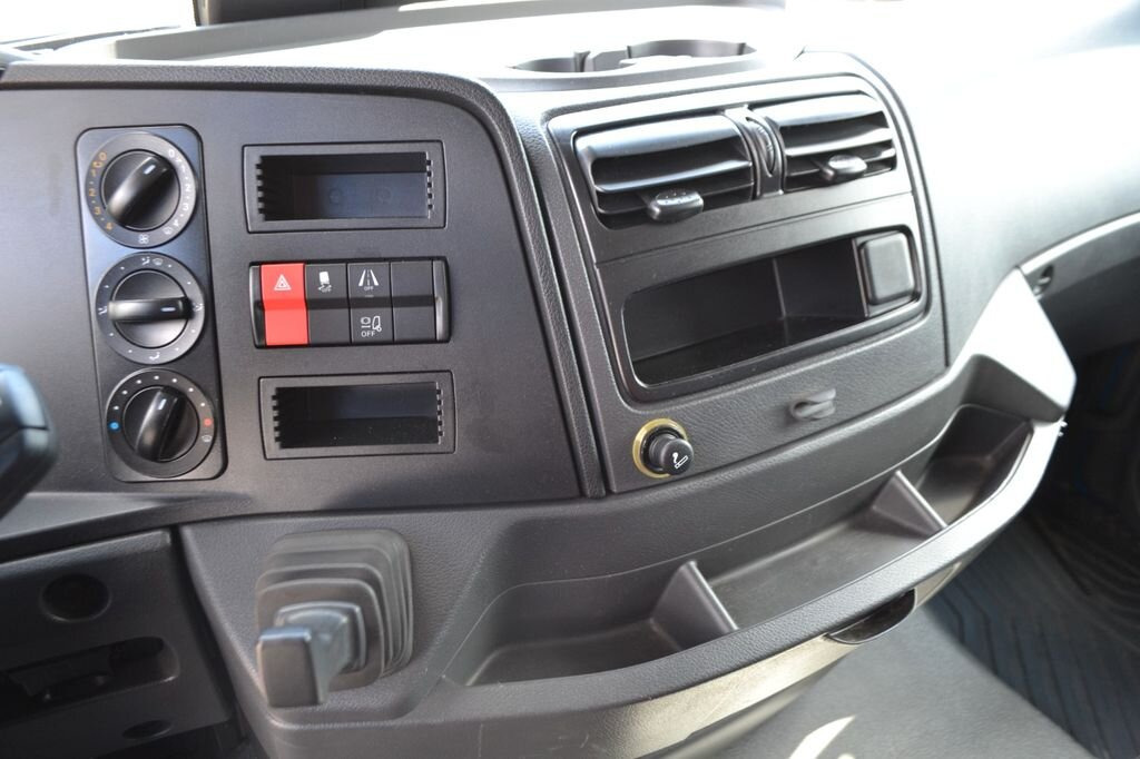 Mercedes-Benz Atego 816 4x2 Atego 816 4x2, City-Abroller - Pacēlājs ar āķi: foto 4 Mercedes-Benz Atego 816 4x2 Atego 816 4x2, City-Abroller - Pacēlājs ar āķi: foto 4