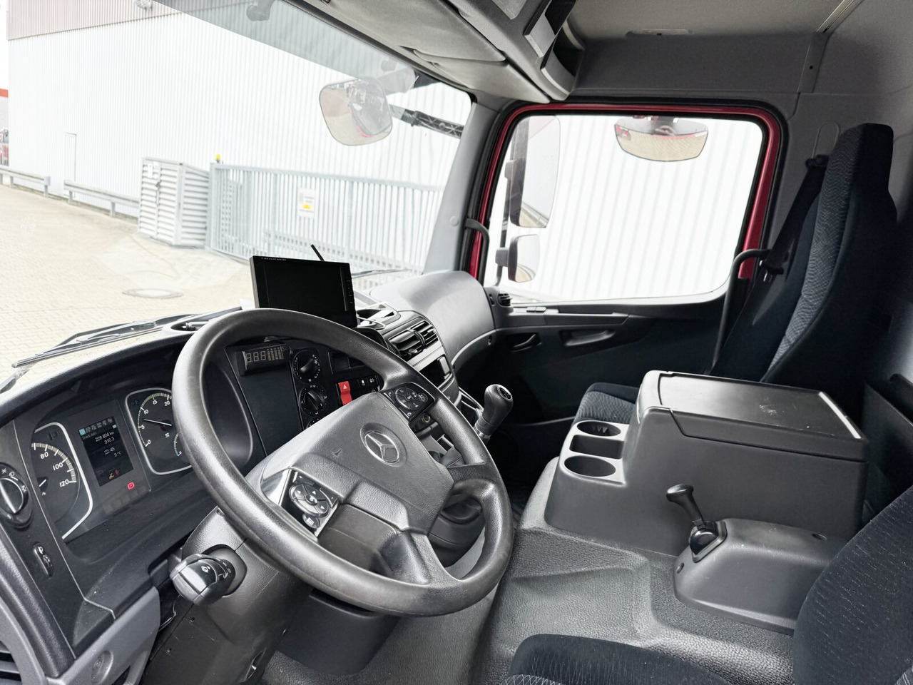 Mercedes-Benz Atego 816 4x2 Atego 816 4x2 mit LBW BÄR - Kravas automašīna ar slēgto virsbūvi: foto 3 Mercedes-Benz Atego 816 4x2 Atego 816 4x2 mit LBW BÄR - Kravas automašīna ar slēgto virsbūvi: foto 3