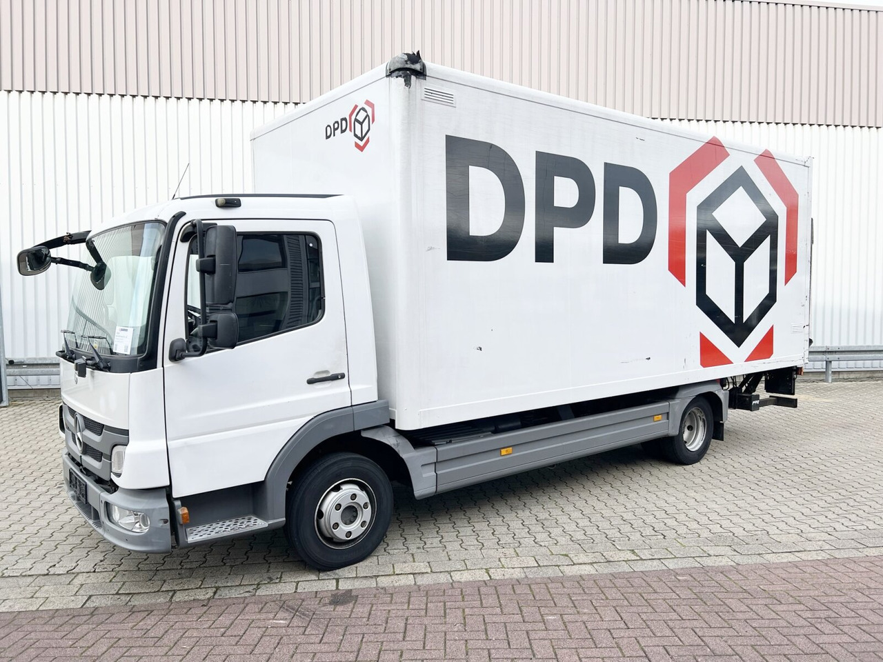 Mercedes-Benz Atego 816 L 4x2 Atego 816 L 4x2 mit LBW, 4x Vorhanden! - Kravas automašīna ar slēgto virsbūvi: foto 1 Mercedes-Benz Atego 816 L 4x2 Atego 816 L 4x2 mit LBW, 4x Vorhanden! - Kravas automašīna ar slēgto virsbūvi: foto 1